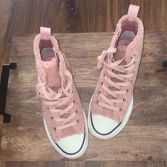 New without box faux shearling platform sneaker 9 - Picture 3 of 9